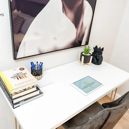 King Size Bed, Centre, Long Offers, Fast Wifi, Fully Equipped Kitchen, Dedicated Work Place Appartement