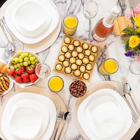 King Size Bed, Centre, Long Offers, Fast Wifi, Fully Equipped Kitchen, Dedicated Work Place