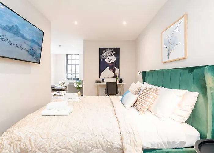 King Size Bed, Centre, Long Offers, Fast Wifi, Fully Equipped Kitchen, Dedicated Work Place * Leeds (West Yorkshire)