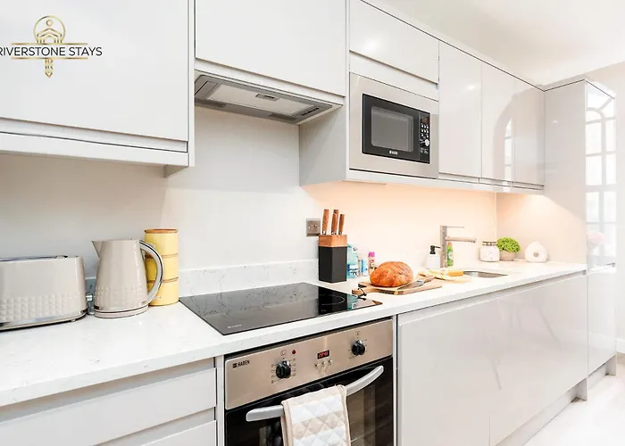 King Size Bed, Centre, Long Offers, Fast Wifi, Fully Equipped Kitchen, Dedicated Work Place