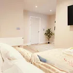King Size Bed, Centre, Long Offers, Fast Wifi, Fully Equipped Kitchen, Dedicated Work Place