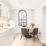 King Size Bed, Centre, Long Offers, Fast Wifi, Fully Equipped Kitchen, Dedicated Work Place Leeds (West Yorkshire)