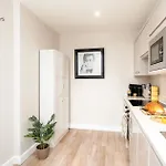 King Size Bed, Centre, Long Offers, Fast Wifi, Fully Equipped Kitchen, Dedicated Work Place 利兹
