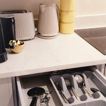 King Size Bed, Centre, Long Offers, Fast Wifi, Fully Equipped Kitchen, Dedicated Work Place Leeds (West Yorkshire)