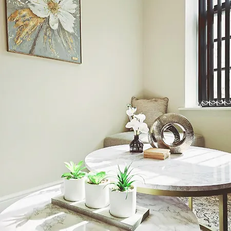 Exceptional & Gorgeous Interior & King Size Bed Apartment