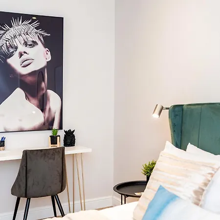 King Size Bed, Centre, Long Offers, Fast Wifi, Fully Equipped Kitchen, Dedicated Work Place *