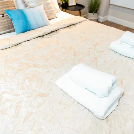 King Size Bed, Centre, Long Offers, Fast Wifi, Fully Equipped Kitchen, Dedicated Work Place Apartamento