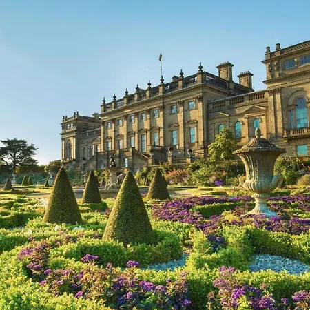 Exceptional & Gorgeous Interior & King Size Bed * Leeds (West Yorkshire)