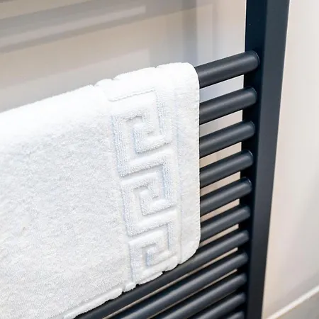 King Size Bed, Centre, Long Offers, Fast Wifi, Fully Equipped Kitchen, Dedicated Work Place *