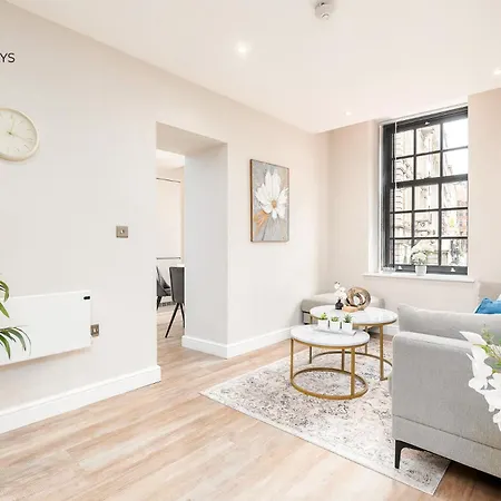 Exceptional & Gorgeous Interior & King Size Bed Apartment *