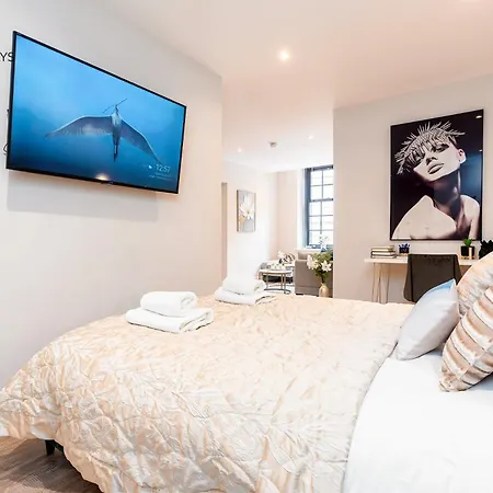 King Size Bed, Centre, Long Offers, Fast Wifi, Fully Equipped Kitchen, Dedicated Work Place Apartament Leeds (West Yorkshire)