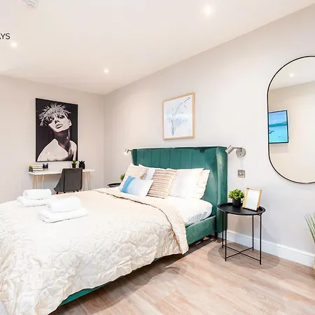 Exceptional & Gorgeous Interior & King Size Bed Apartment