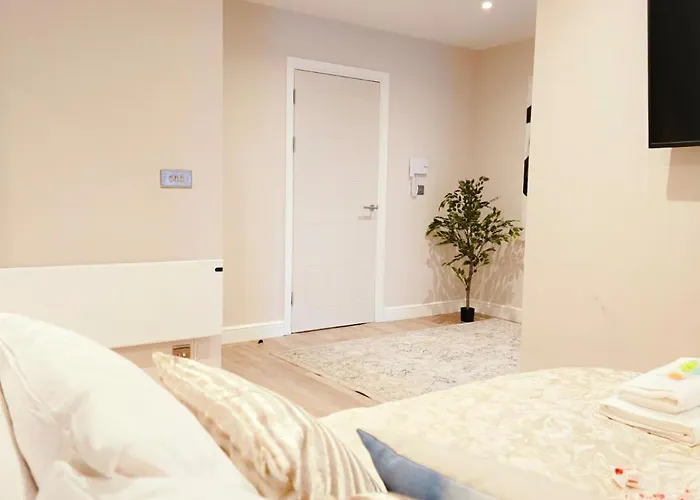 King Size Bed, Centre, Long Offers, Fast Wifi, Fully Equipped Kitchen, Dedicated Work Place