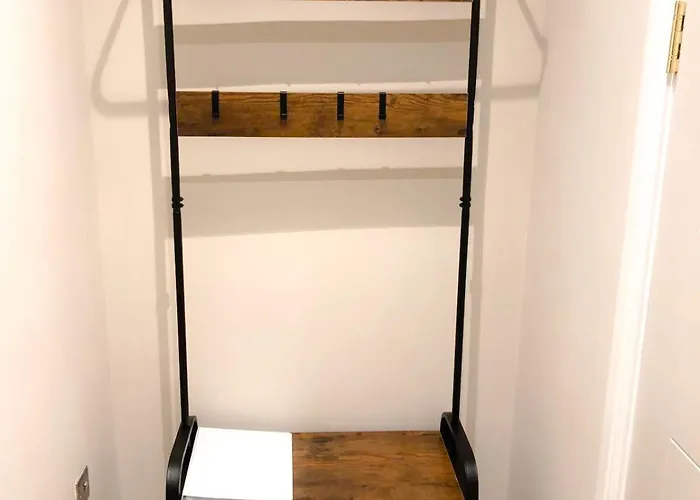 King Size Bed, Centre, Long Offers, Fast Wifi, Fully Equipped Kitchen, Dedicated Work Place Lejlighed *