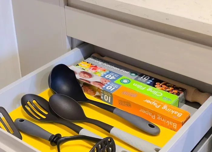 Lejlighed King Size Bed, Centre, Long Offers, Fast Wifi, Fully Equipped Kitchen, Dedicated Work Place *