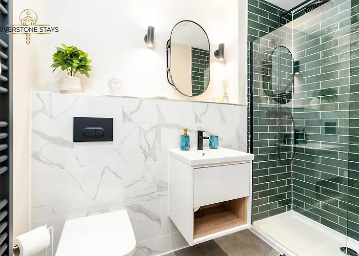 King Size Bed, Centre, Long Offers, Fast Wifi, Fully Equipped Kitchen, Dedicated Work Place *