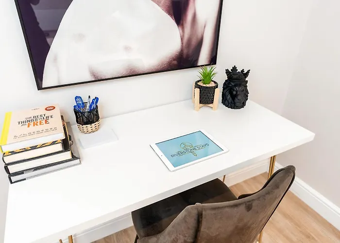 King Size Bed, Centre, Long Offers, Fast Wifi, Fully Equipped Kitchen, Dedicated Work Place *