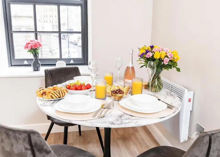 Lejlighed King Size Bed, Centre, Long Offers, Fast Wifi, Fully Equipped Kitchen, Dedicated Work Place