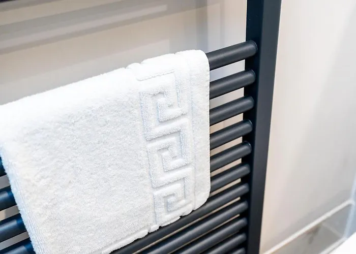 King Size Bed, Centre, Long Offers, Fast Wifi, Fully Equipped Kitchen, Dedicated Work Place *