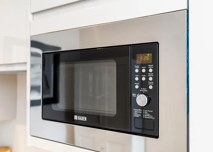 King Size Bed, Centre, Long Offers, Fast Wifi, Fully Equipped Kitchen, Dedicated Work Place *