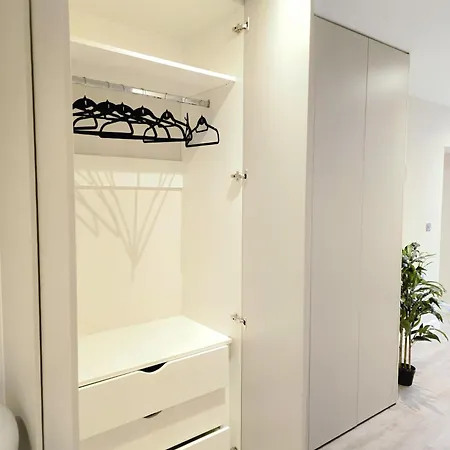 King Size Bed, Centre, Long Offers, Fast Wifi, Fully Equipped Kitchen, Dedicated Work Place Лидс