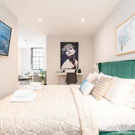 King Size Bed, Centre, Long Offers, Fast Wifi, Fully Equipped Kitchen, Dedicated Work Place * Лидс