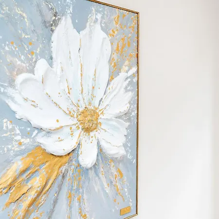 King Size Bed, Centre, Long Offers, Fast Wifi, Fully Equipped Kitchen, Dedicated Work Place Апартаменты *