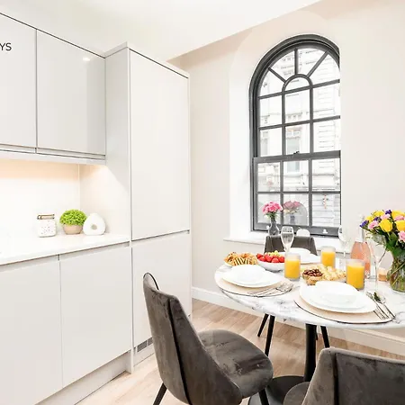 Апартаменты King Size Bed, Centre, Long Offers, Fast Wifi, Fully Equipped Kitchen, Dedicated Work Place *