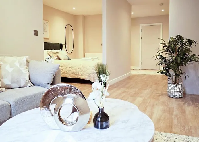 King Size Bed, Centre, Long Offers, Fast Wifi, Fully Equipped Kitchen, Dedicated Work Place *