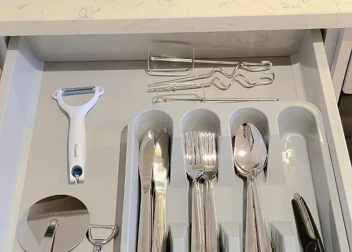 Apartment King Size Bed, Centre, Long Offers, Fast Wifi, Fully Equipped Kitchen, Dedicated Work Place *