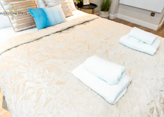 King Size Bed, Centre, Long Offers, Fast Wifi, Fully Equipped Kitchen, Dedicated Work Place Apartment