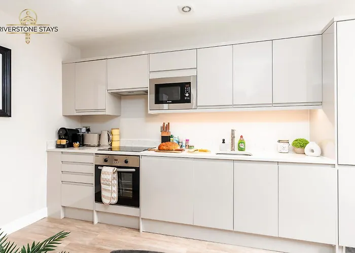 Apartment King Size Bed, Centre, Long Offers, Fast Wifi, Fully Equipped Kitchen, Dedicated Work Place