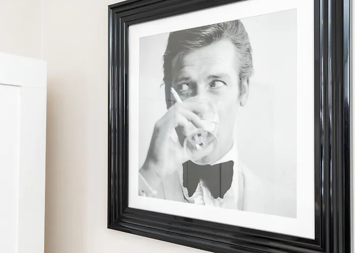 King Size Bed, Centre, Long Offers, Fast Wifi, Fully Equipped Kitchen, Dedicated Work Place Apartment *